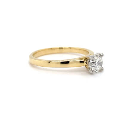 Pre-Owned 0.70ct Round Brilliant cut Diamond Classic Engagement ring set in 18ct Yellow Gold