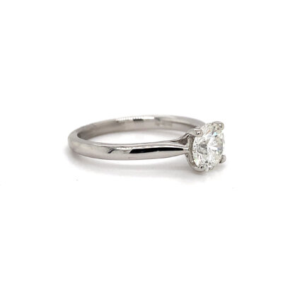 Pre-Owned 1.00ct Round Brilliant cut Diamond Classic Engagement ring set in Platinum