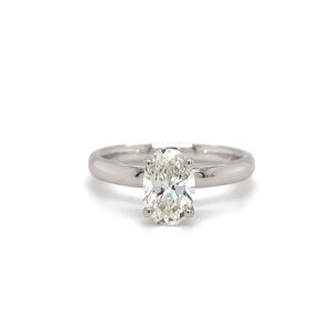 Pre-Owned 1.06ct Oval cut Diamond Classic Engagement ring set in Platinum